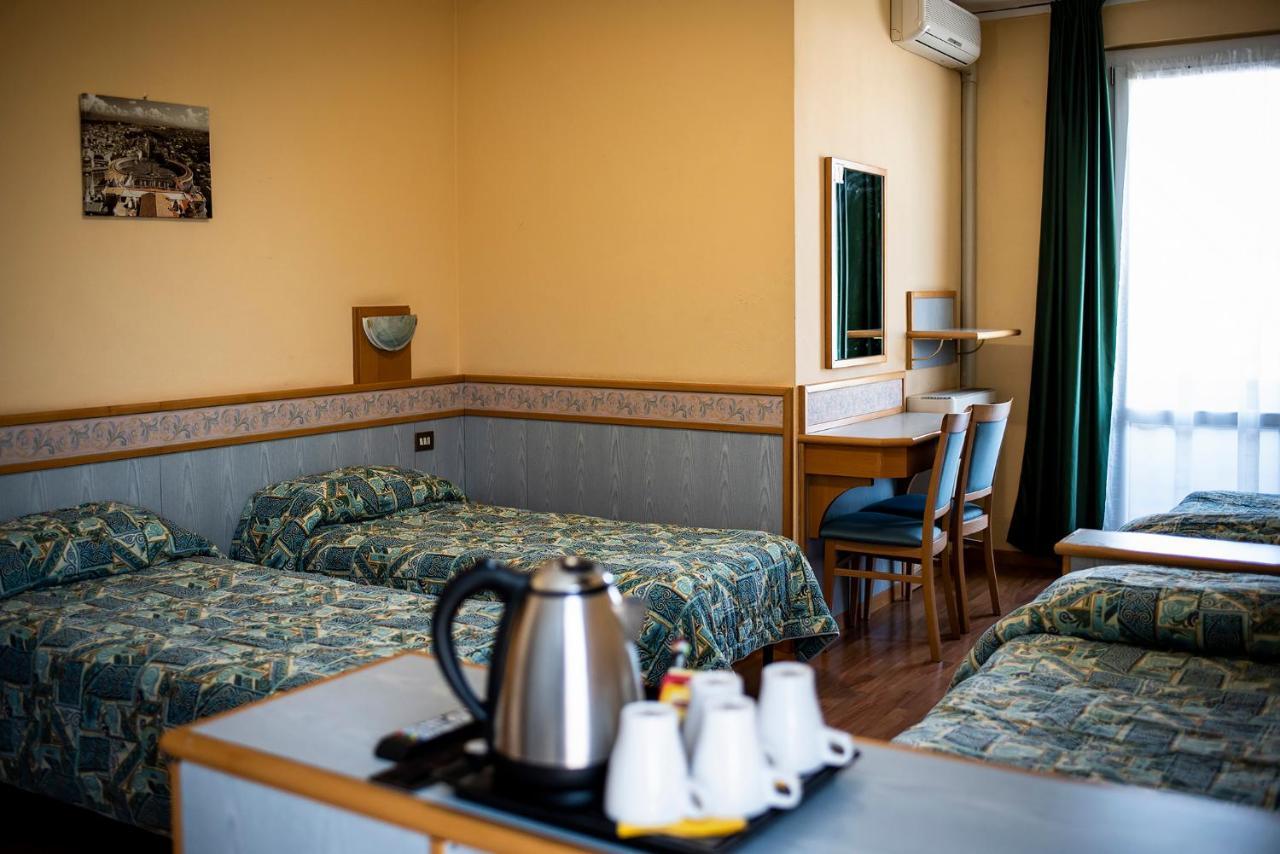 Hotel Route 9 Cadeo Zewnętrze zdjęcie